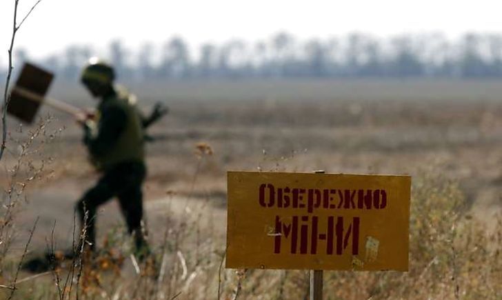 Стало известно, как украинцы могут получить компенсацию за повреждение земельных участков во время войны