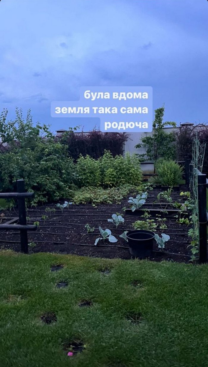 “Дома“: Тина Кароль вернулась в Украину и показала фото из своего особняка под Киевом