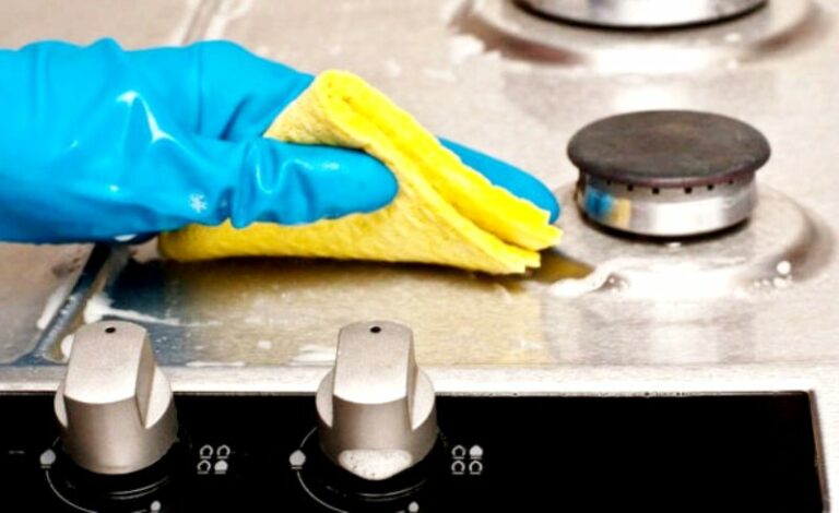Как удалить жир и грязь с плиты без химии: опытные домохозяйки используют “секретный“ овощ  - today.ua