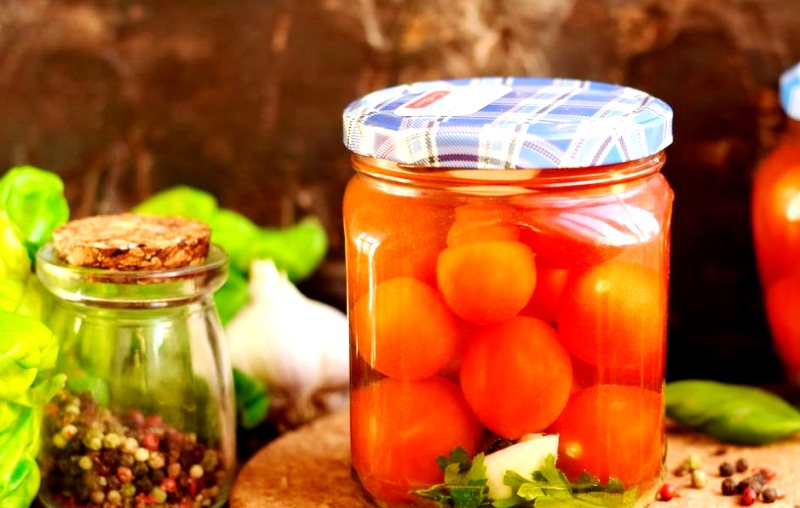 Консервовані помідори черрі: рецепт із секретним маринадом від Євгена Клопотенко