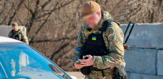 В Україні хочуть заборонити вручати повістки на вулиці, блокпостах та АЗС: з'явилася петиція - today.ua