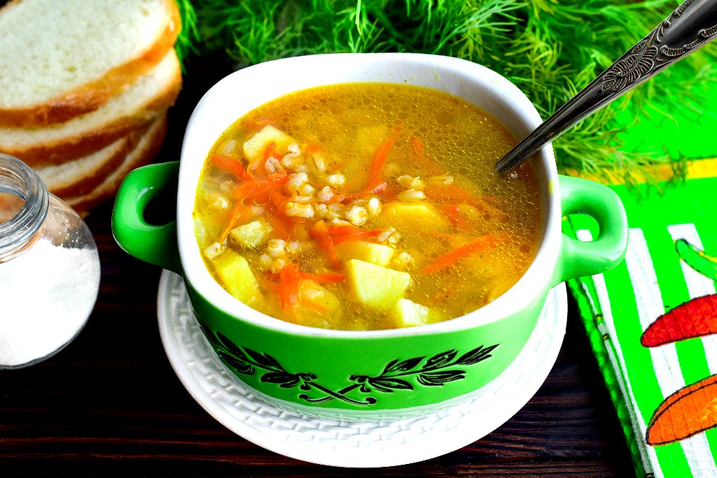 Огірковий суп по-польськи: простий рецепт запашної страви на обід 