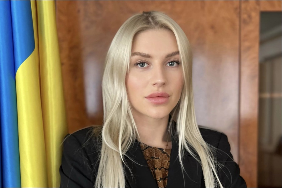 Зарплата Зеленского оказалась в 2,5 раза ниже, чем у 25-летней замминистра социальной политики