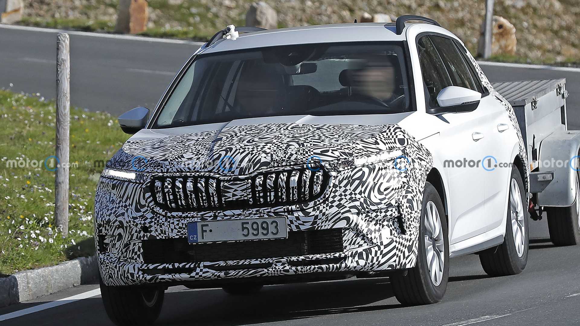 В Сети впервые показали обновленный Skoda Kamiq