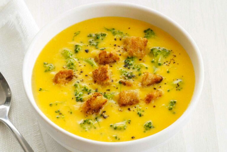 Вершковий суп з грибами та сухариками: як приготувати страву ідеальної консистенції - today.ua
