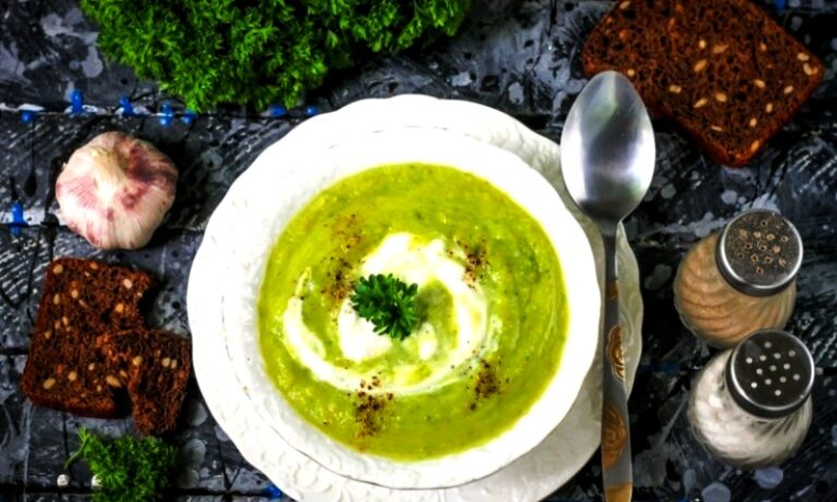 Кабачковый крем-суп: быстрый рецепт нежного блюда на обед  - today.ua