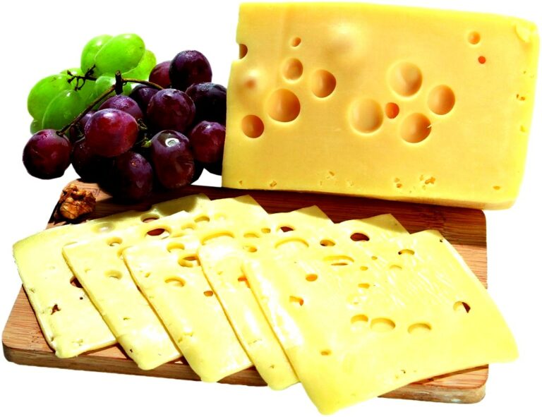 Твердый сыр с глазками: как приготовить его дома из доступных ингредиентов - today.ua