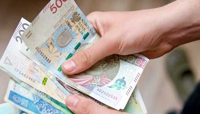 Українці в Польщі можуть отримати нову фінансову допомогу: хто має право на виплати