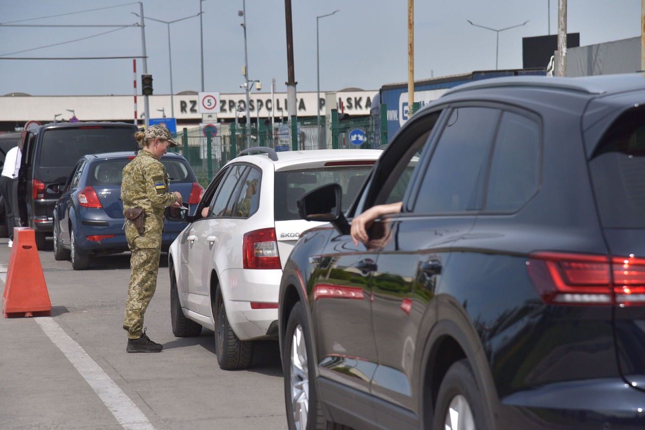 В Україні запровадили нову систему митного оформлення автомобілів