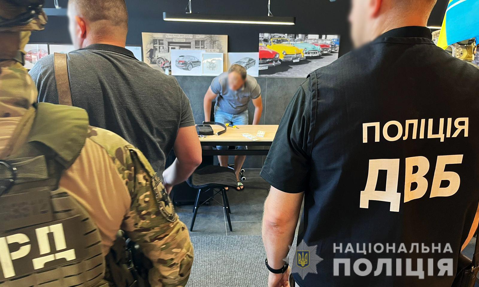 На Прикарпатті псевдоволонтери продавали автомобілі, ввезені для ЗСУ - today.ua