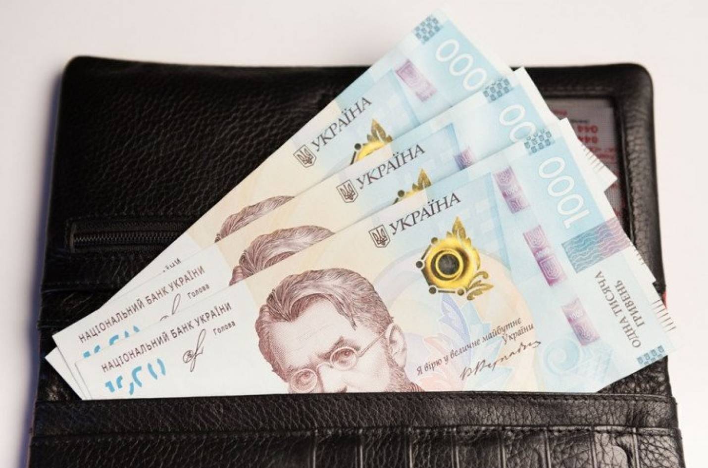 Крупная международная организация возобновила выплаты 6600 грн украинцам: кто может подать заявку