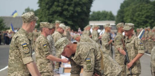 В Украине продлили военное положение и мобилизацию: кого из украинцев могут призвать следующими - today.ua