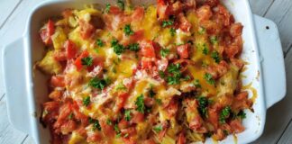 Дешево и сердито: рецепт вкусного обеда из куриного филе и макарон в духовке - today.ua