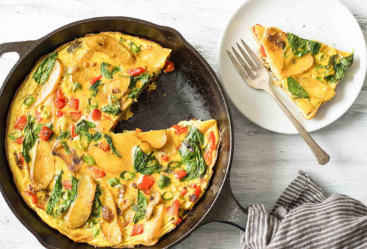 Сытный испанский омлет с молодым картофелем - идеальный завтрак для продуктивного дня