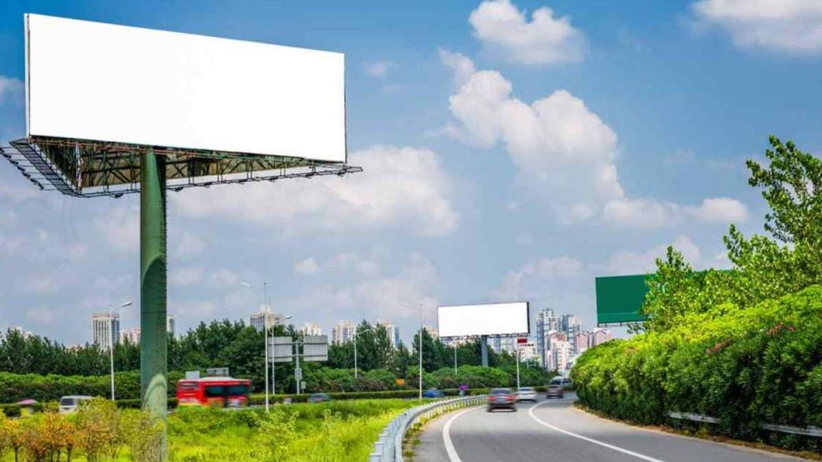 В Украине могут убрать рекламу вдоль дорог