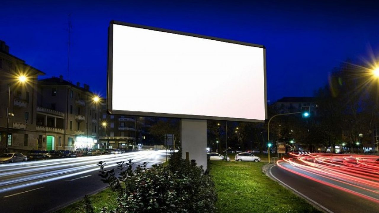 В Україні можуть прибрати рекламу вздовж доріг