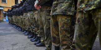 Мобилизация в Украине: можно ли мужчине уехать за границу, если он снят с военного учета - today.ua
