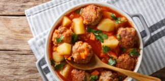Як смачно приготувати гречку: ситний суп з фрикадельками із сюрпризом - today.ua