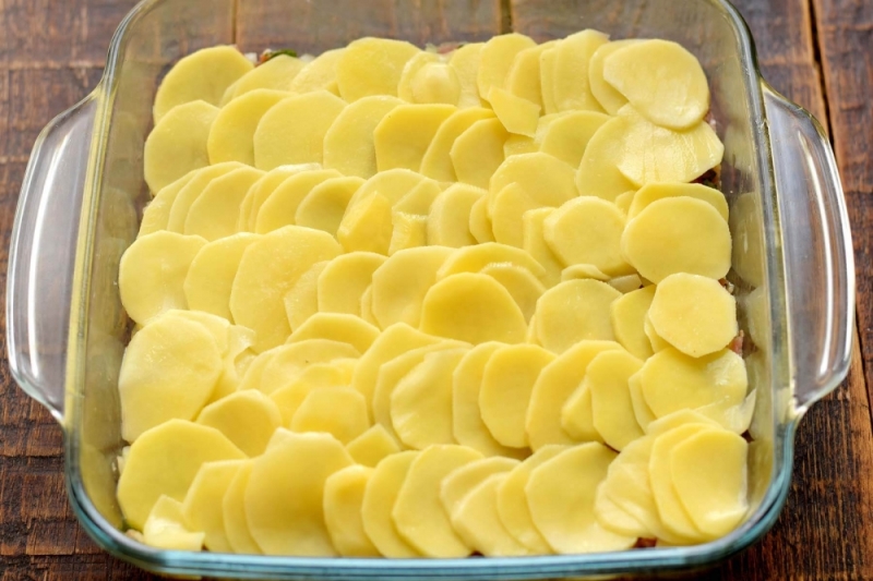 Картофельная запеканка по-французски: рецепт сытного, вкусного и доступного блюда из трех ингредиентов