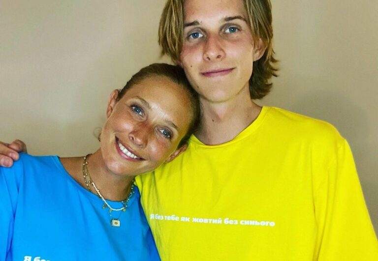 “Может маму на работе подменять. Копия“: Катя Осадчая показала редкие фото с 21-летним сыном - today.ua