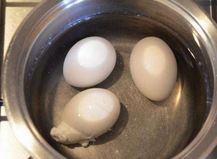 Що зробити з яйцями перед варінням, щоб вони не тріснули
