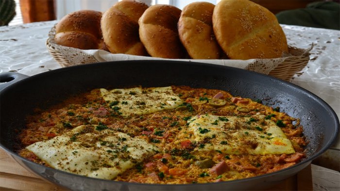 Томатный омлет по-мароккански – рецепт интересного завтрака из простых продуктов