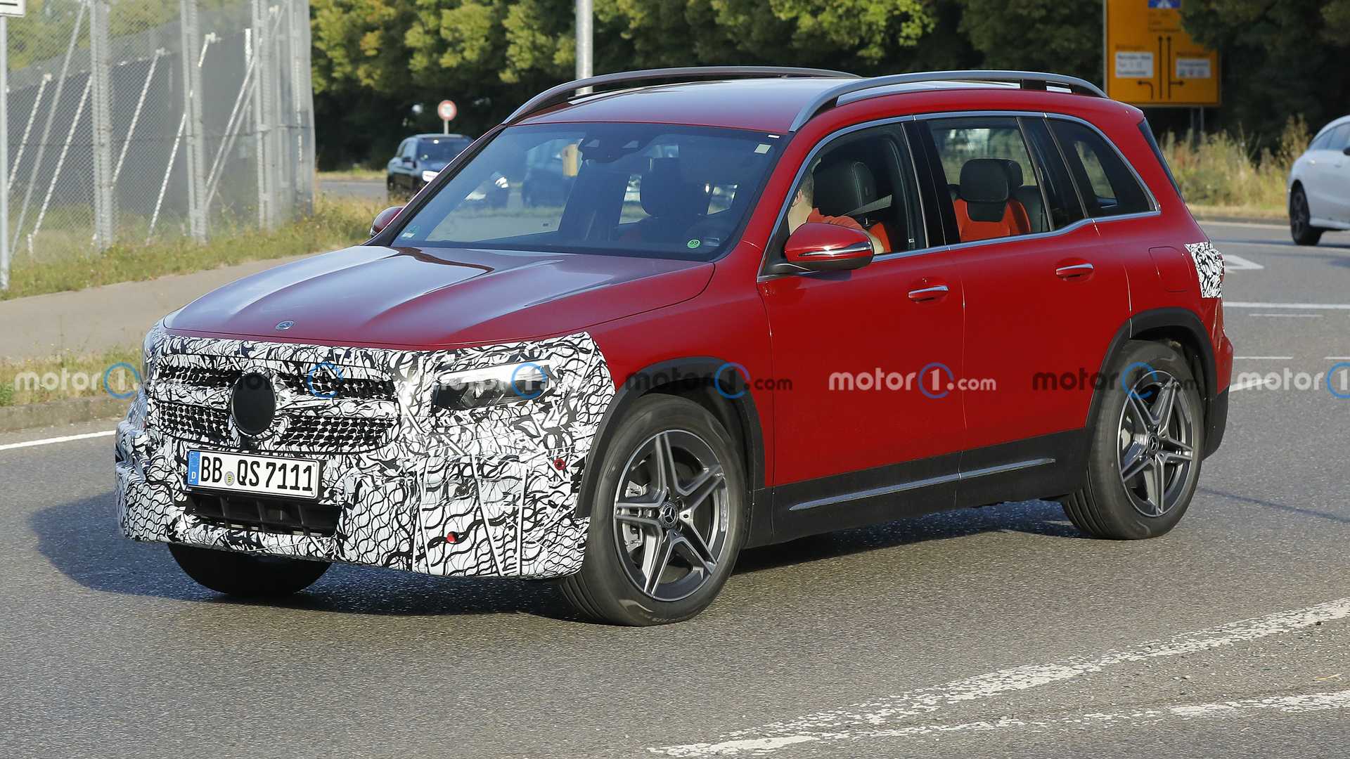 Mercedes почав тестувати оновлений Mercedes GLB