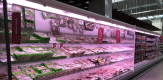 Свинина подорожала, а курятина упала в цене: украинские супермаркеты обновили цены на мясо  - today.ua