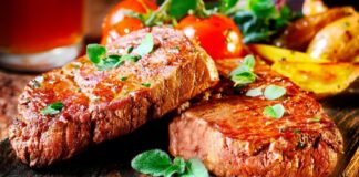 Как сделать жесткое мясо мягким и нежным: помогут подручные средства, которые есть на любой кухне  - today.ua