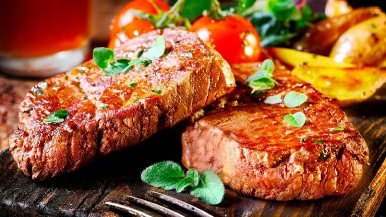 Як зробити жорстке м'ясо м'яким та ніжним: допоможуть підручні засоби, які є на будь-якій кухні - today.ua