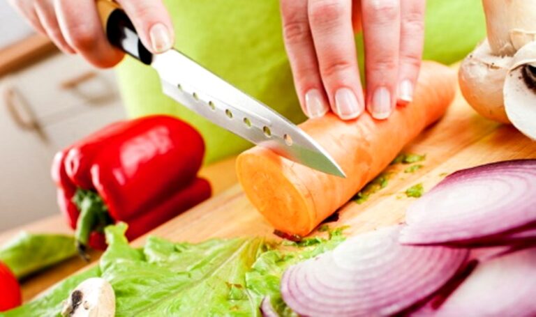 Чому ножі швидко тупляться: кращі способи нагострити їх підручними засобами  - today.ua