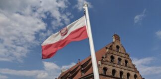 Польша анонсировала выплату помощи пострадавшим от войны украинцам: кто и сколько получит - today.ua