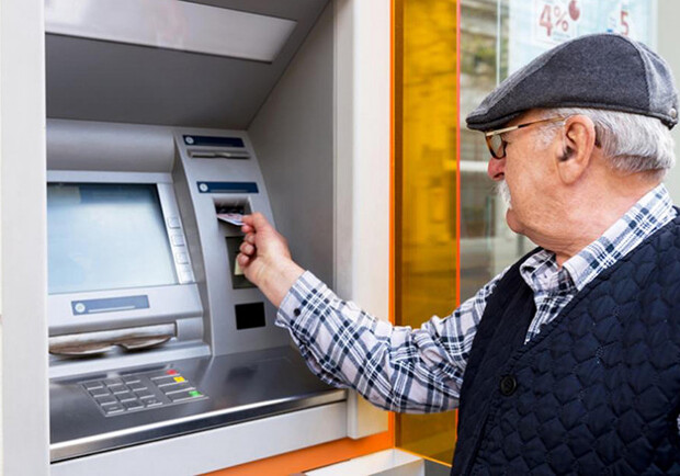 Як самим змінити спосіб виплати пенсії з Укрпошти на будь-який банк: дуже проста інструкція