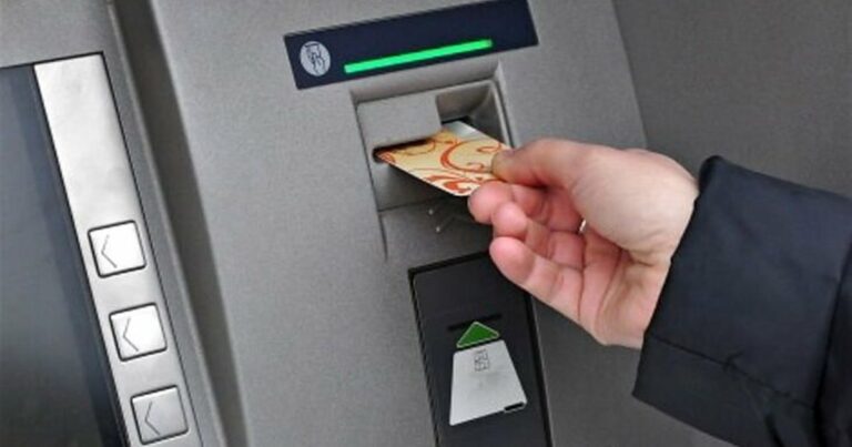 Багатьом українцям припинили виплату пенсій на банківські картки: у ПФУ пояснили причини - today.ua