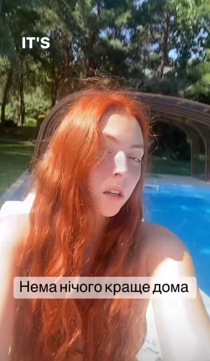 “Нет ничего лучше дома“: 17-летняя Маша Полякова в купальнике похвасталась кадрами с роскошной дачи