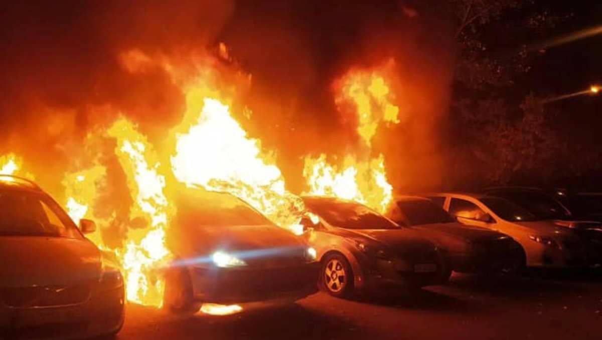 Что делать, если загорелся автомобиль: советы полиции