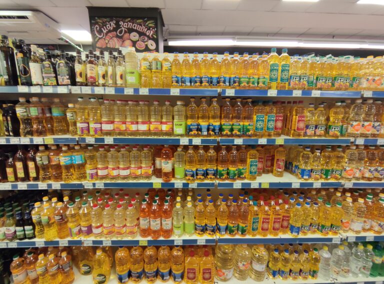 В Україні знову підскочили ціни на вершкове масло та соняшникову олію: у яких супермаркетах продукти коштують дешевше - today.ua