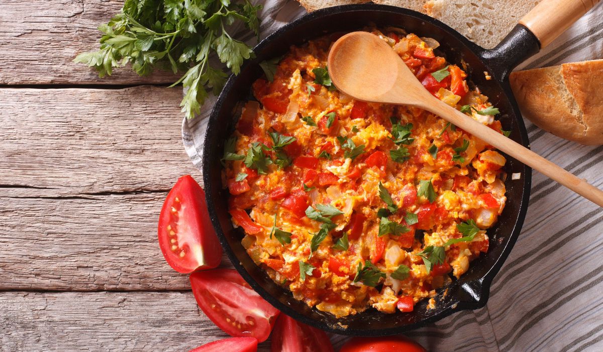 Томатный омлет по-мароккански – рецепт интересного завтрака из простых продуктов