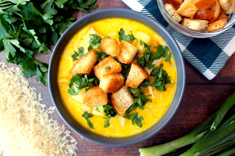 Сливочный суп с фрикадельками и сыром: рецепт ароматного блюда на обед для всей семьи 