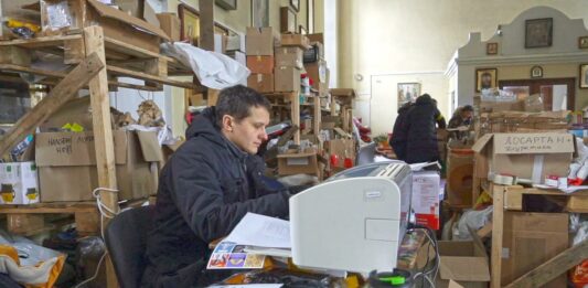 Виїзд чоловіків-волонтерів за кордон: кому дозволено, і на який період - today.ua