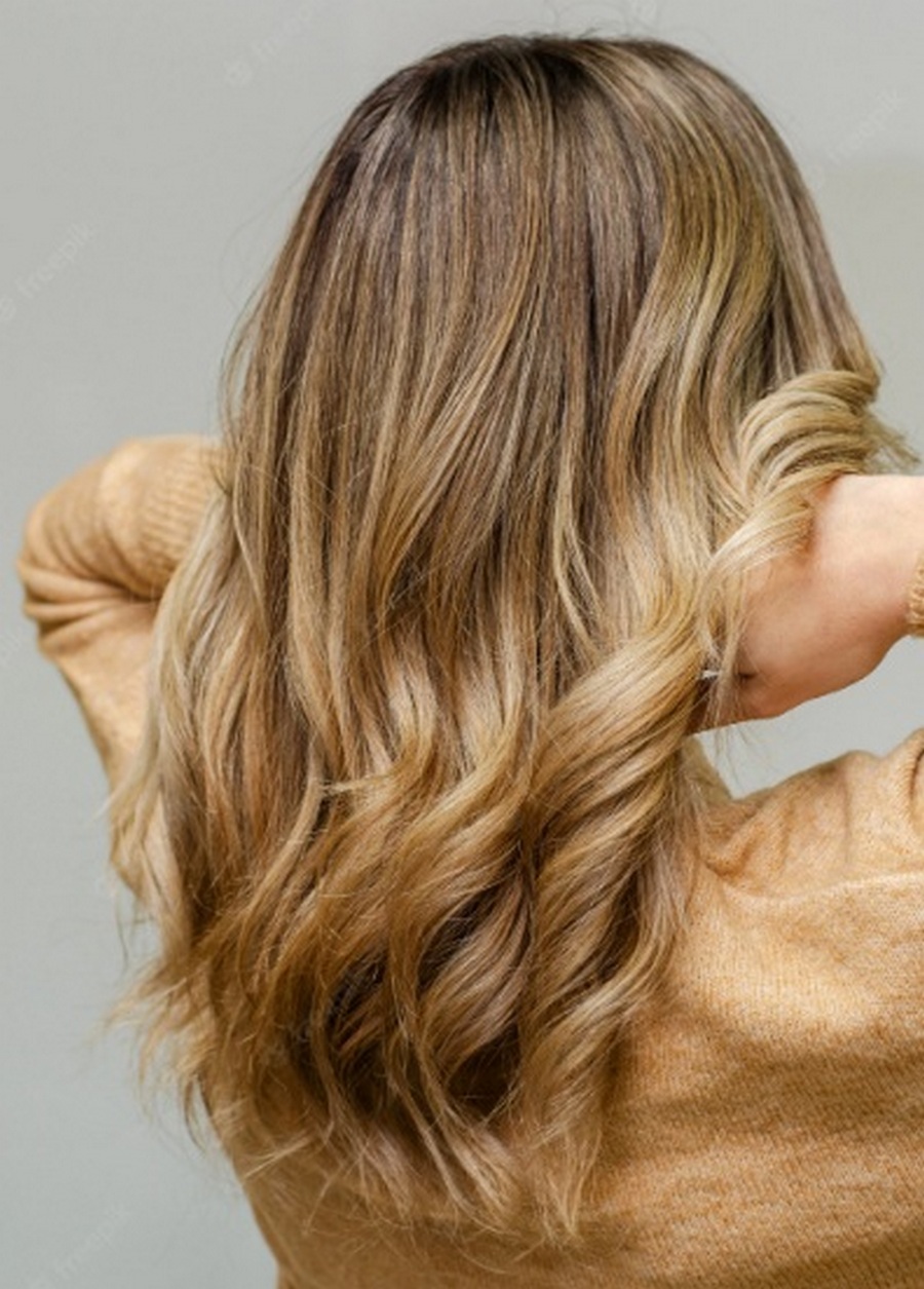 Без жовтизни: чотири найстильніші фарбування для блондинок у 2022 році