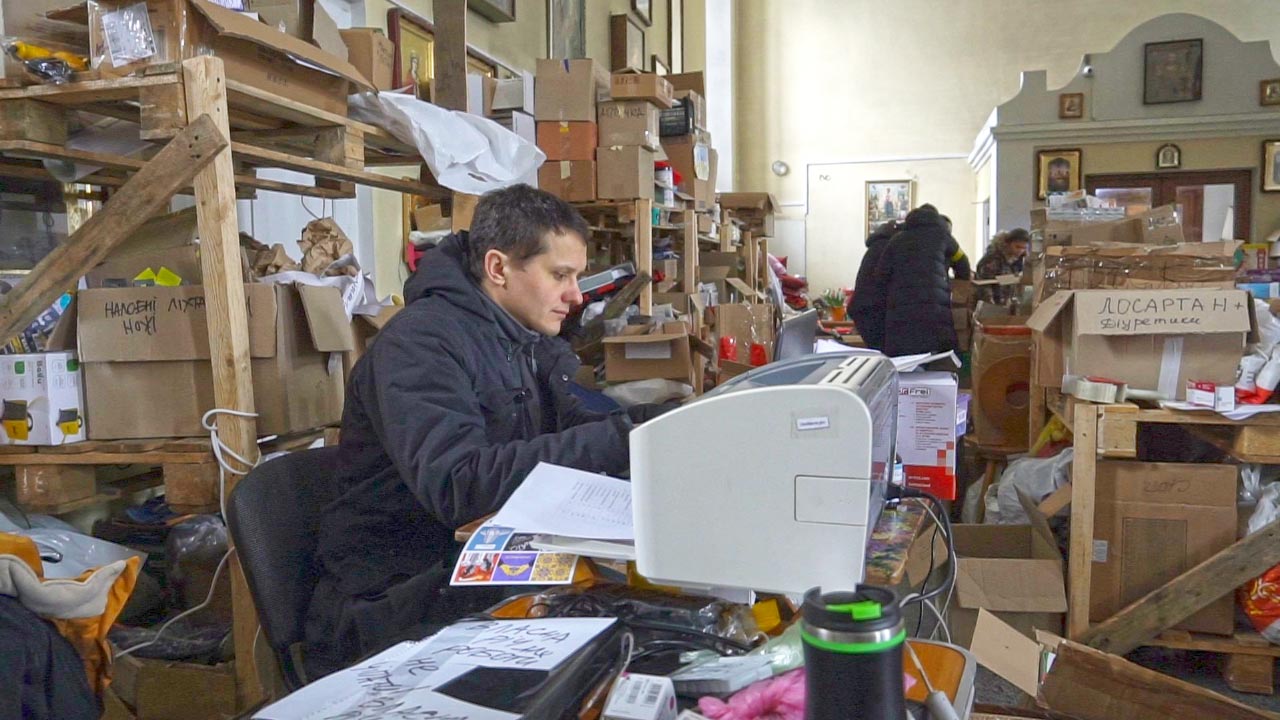 Выезд мужчин-волонтеров за границу: кому разрешено, и на какой период