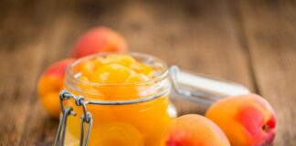 Варенье из целых абрикосов с секретным ингредиентом: рецепт вкусного и полезного лакомства на зиму - today.ua