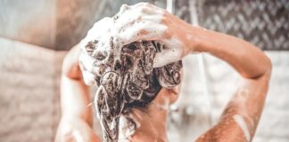 Не чекайте, поки висохне саме: як правильно висушити волосся, щоб воно довше залишалося чистим - today.ua