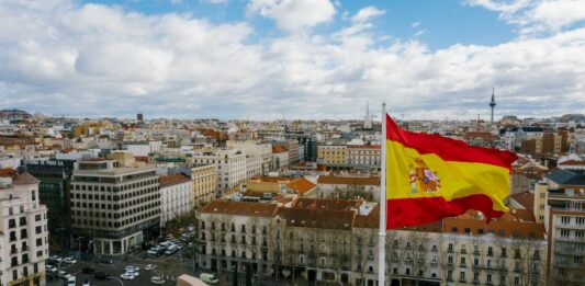 Іспанія почне виплачувати допомогу українським біженцям: хто може претендувати, і на які суми - today.ua