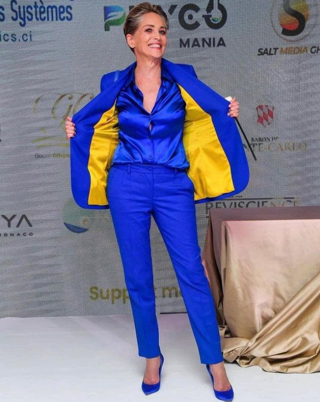 У жовто-блакитних кольорах: 64-річна Шерон Стоун з'явилася на Каннському кінофестивалі у патріотичному костюмі на підтримку України