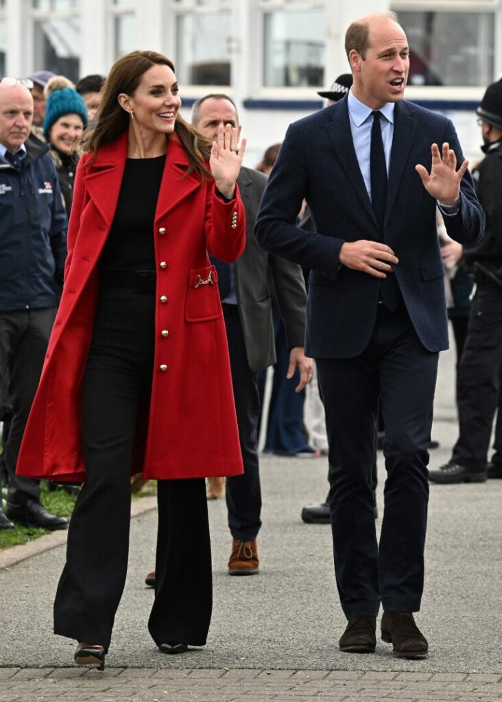 Самое модное пальто на осень 2022: Кейт Миддлтон впервые вышла в свет после похорон Елизаветы II