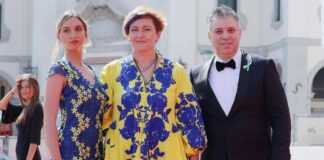 У синьо-жовтій сукні: дівчина з Маріуполя прикрасила червону доріжку Венеціанського кінофестивалю - today.ua
