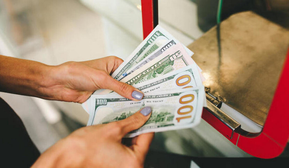 В украинских банках появился наличный доллар: в НБУ сделали заявление - today.ua