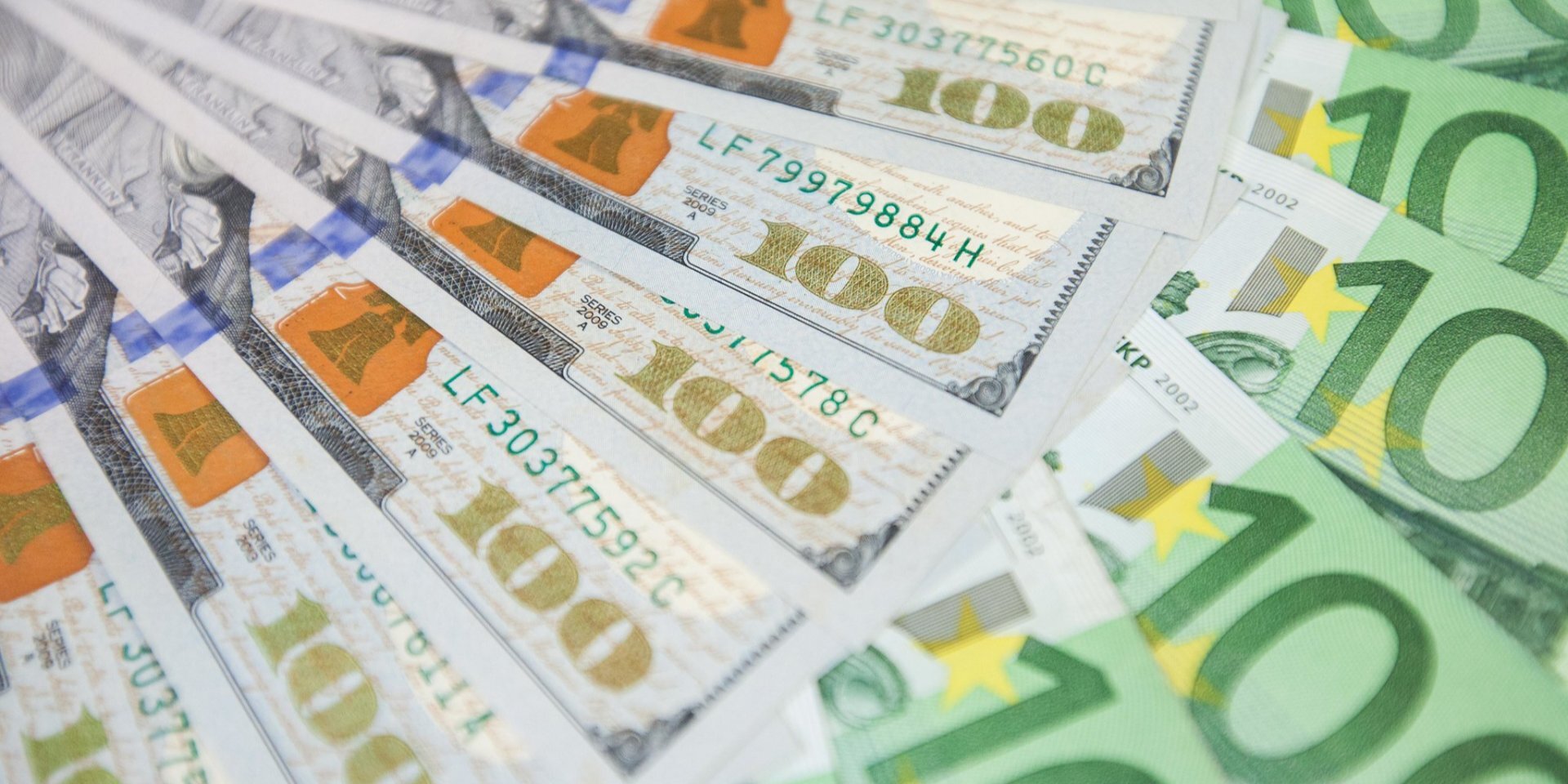 НБУ може підняти офіційний курс долара у жовтні: як це позначиться на готівковому курсі